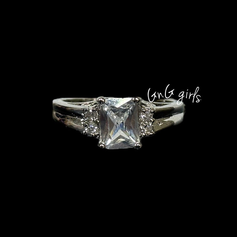 Solitaire Rectangle Ring Size S