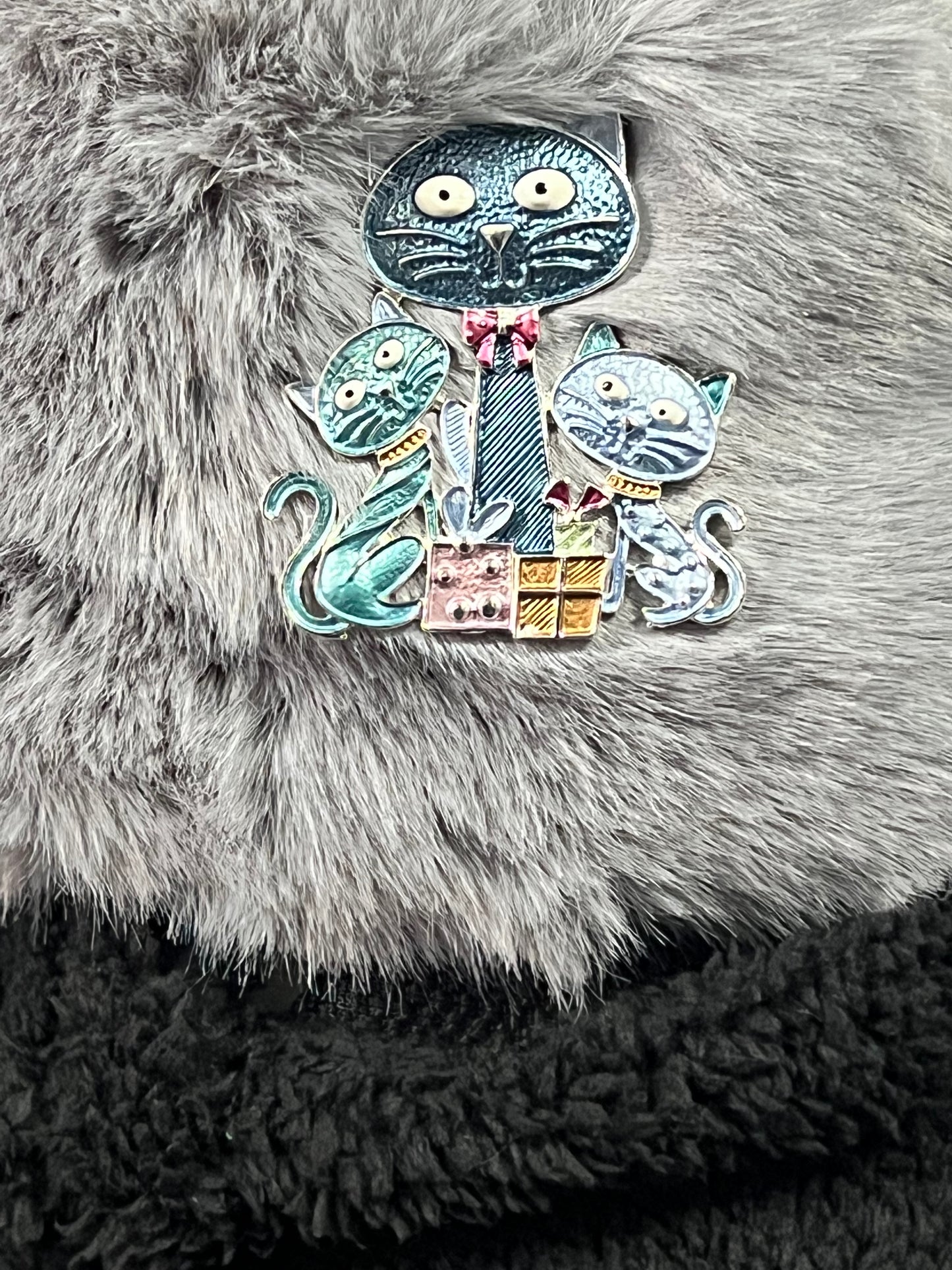 Magnetic Family Cat Brooch