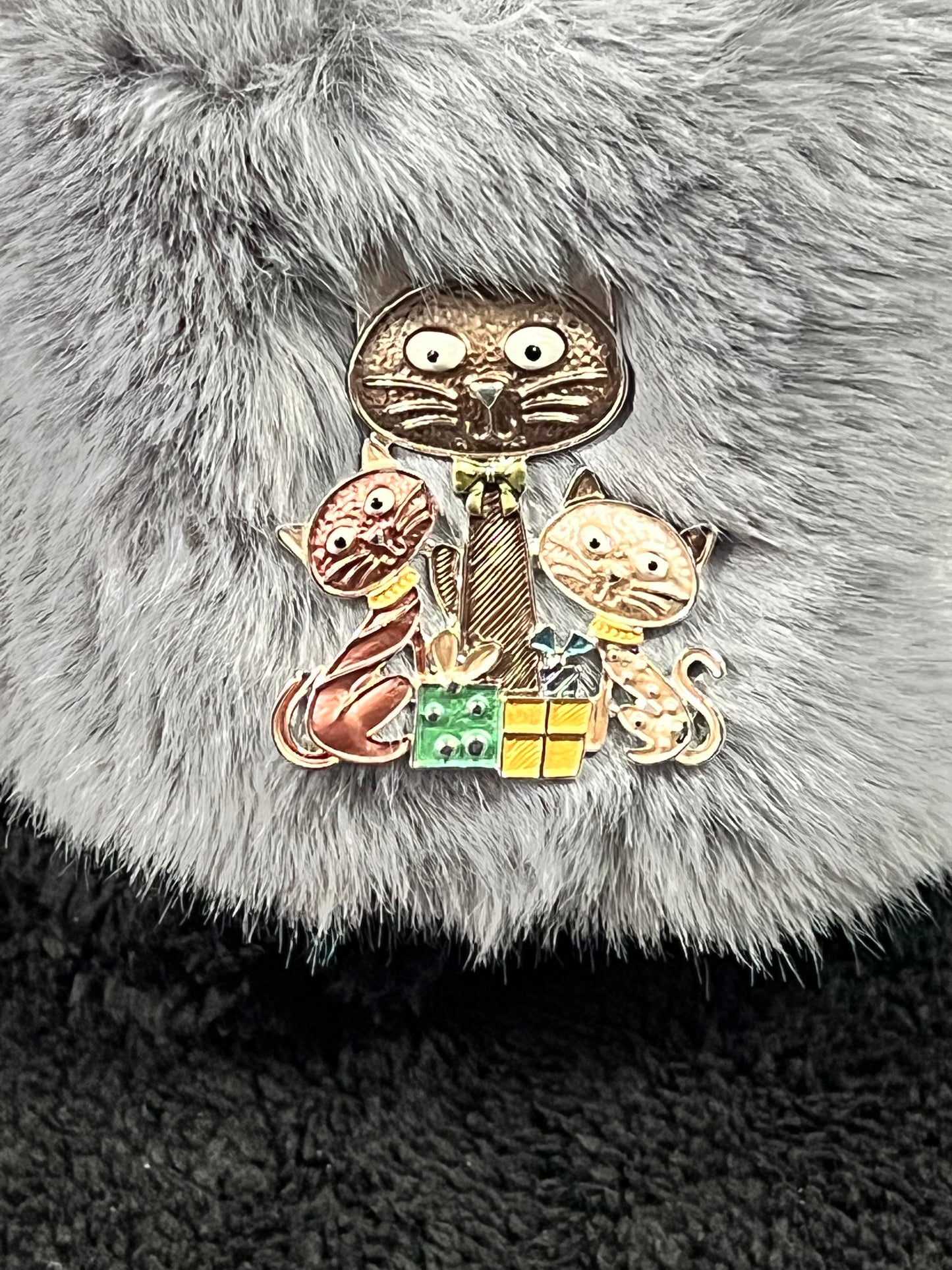 Magnetic Family Cat Brooch